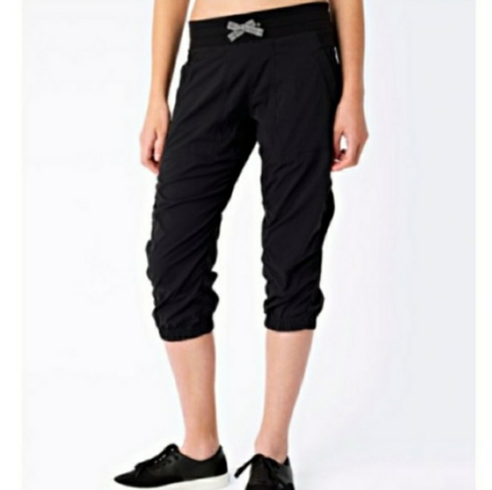 Ivivva Live to Move Cropped pants, size 10.